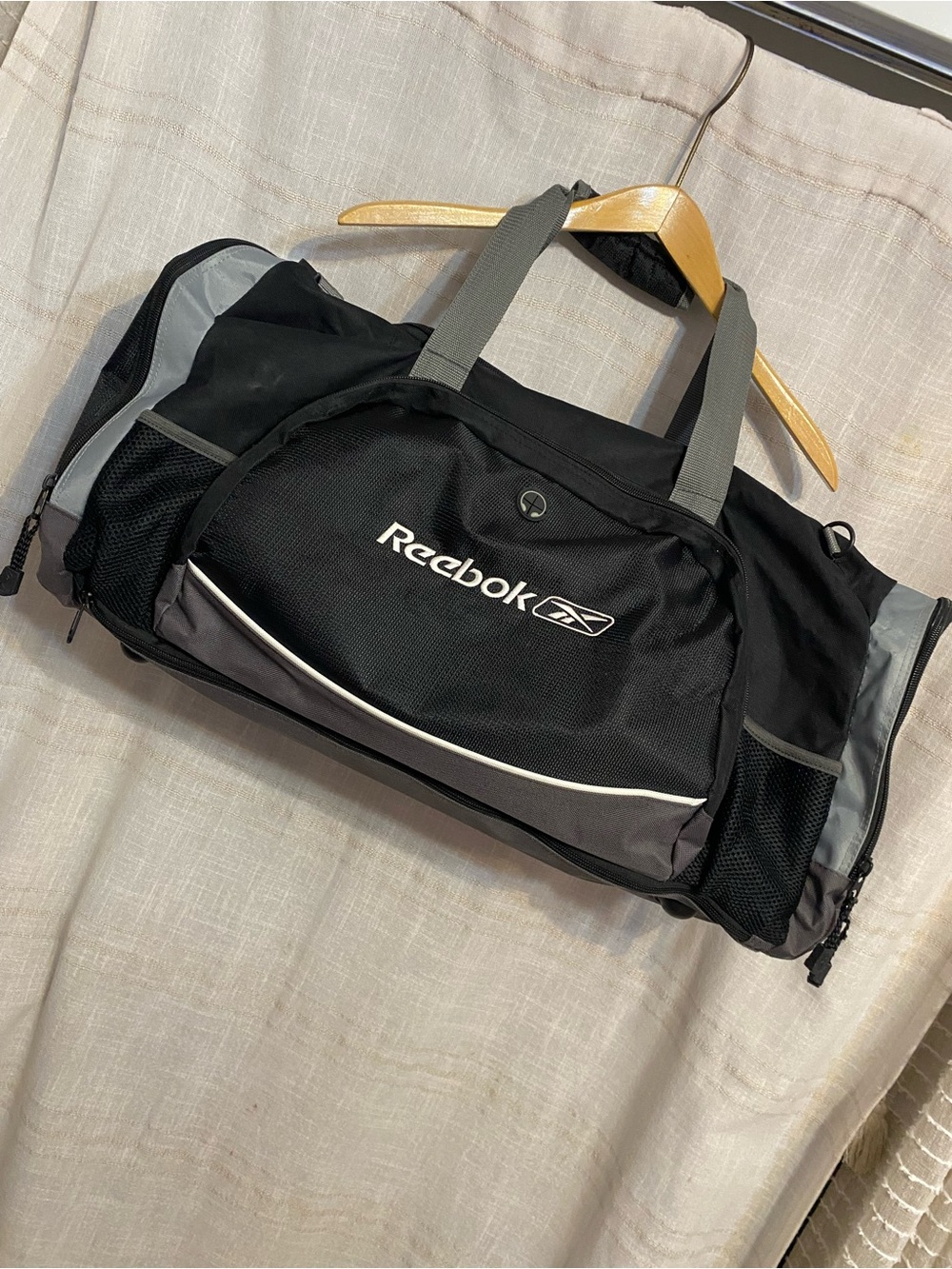 Vintage Reebok Large Black Grey Media Tech Duffel Gym Travel Bag NWOT Strap